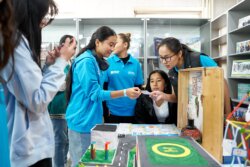 В КЫРГЫЗСТАНЕ 30 ТЫСЯЧ ДЕВОЧЕК ПОЛУЧИЛИ ЗНАНИЯ И ПОПРОБОВАЛИ СВОИ СИЛЫ В STEM СФЕРЕ