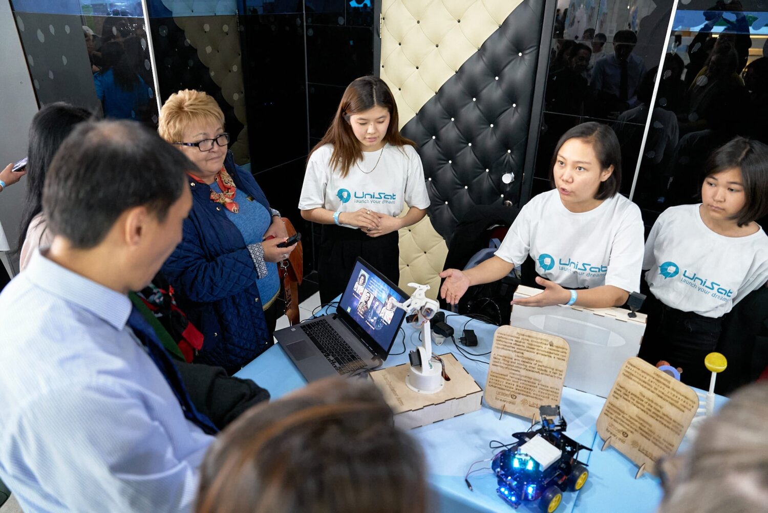 В КЫРГЫЗСТАНЕ 30 ТЫСЯЧ ДЕВОЧЕК ПОЛУЧИЛИ ЗНАНИЯ И ПОПРОБОВАЛИ СВОИ СИЛЫ В STEM СФЕРЕ