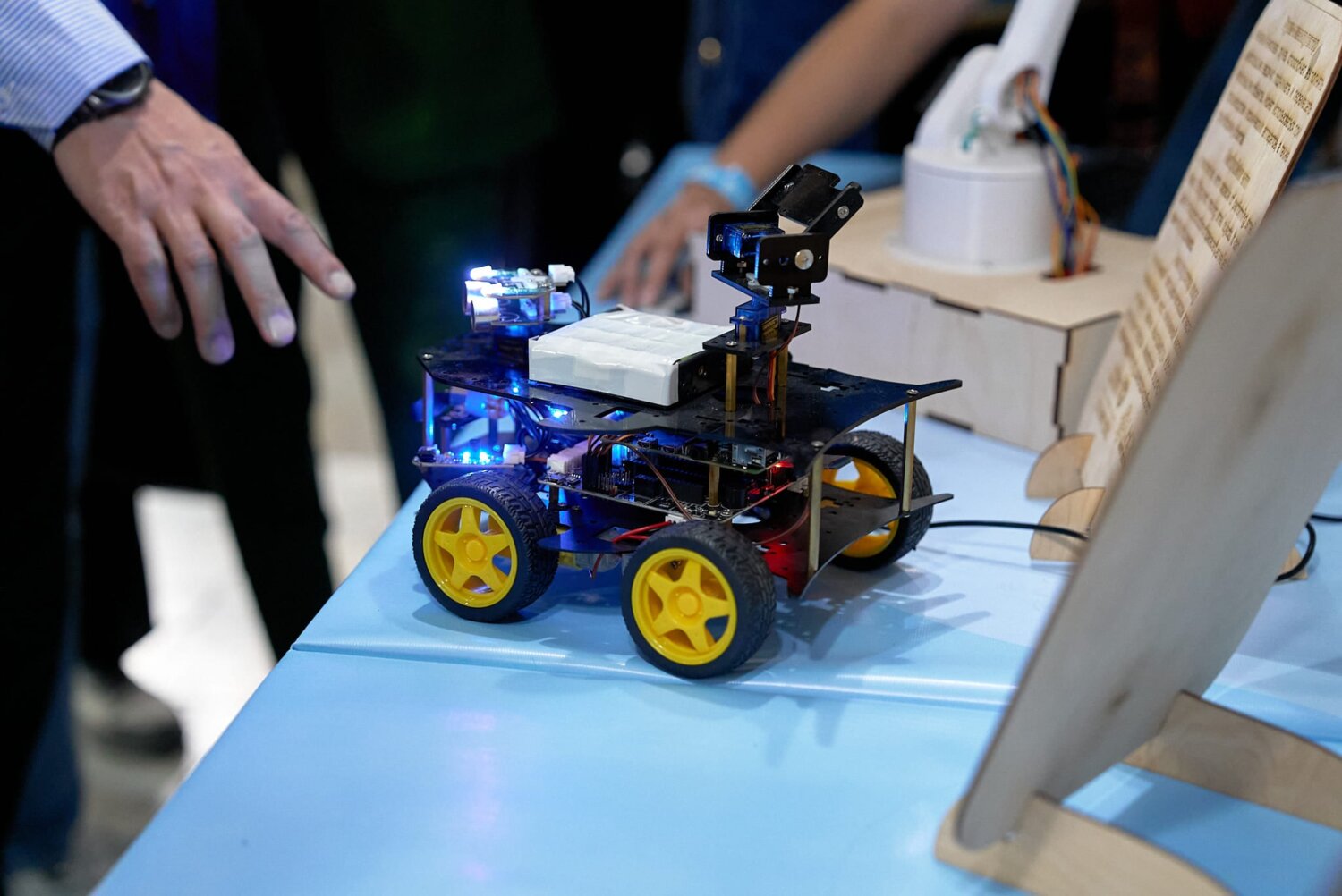 В КЫРГЫЗСТАНЕ 30 ТЫСЯЧ ДЕВОЧЕК ПОЛУЧИЛИ ЗНАНИЯ И ПОПРОБОВАЛИ СВОИ СИЛЫ В STEM СФЕРЕ