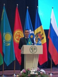 АСТАНАДАГЫ СЪЕЗДДЕ БИЛИМ БЕРҮҮНҮН ӨНҮКТҮРҮҮ СТРАТЕГИЯСЫ ТАЛКУУЛАНУУДА