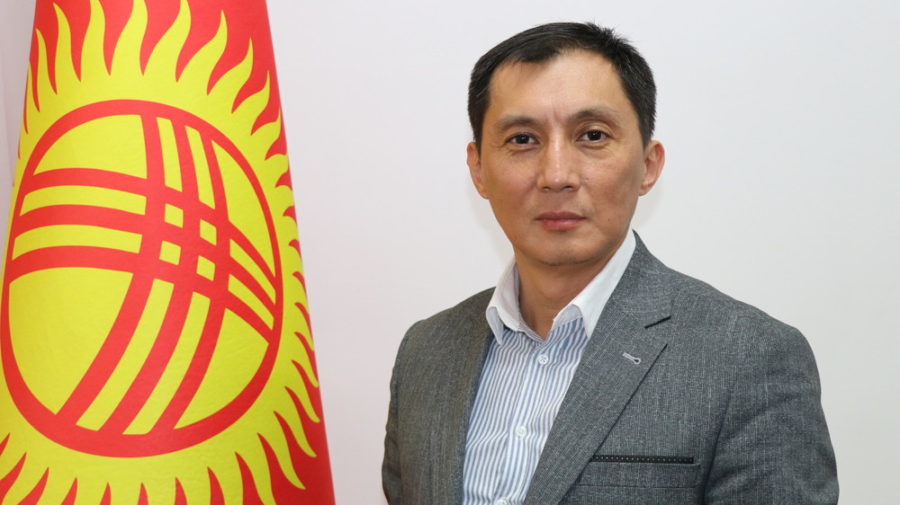 МИНИСТР УЛАНБЕК МАМБЕТАКУНОВДУН ИЛИМ КҮНҮНӨ КАРАТА КУТТУКТООСУ