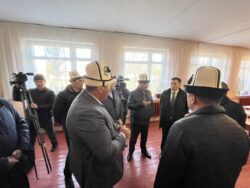 УЛАНБЕК МАМБЕТАКУНОВ АЛАЙ РАЙОНУНДАГЫ ИНТЕРНАТТАГЫ БАЛДАРДЫН ЖАШОО ШАРТЫ МЕНЕН ТААНЫШТЫ