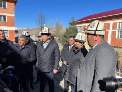 УЛАНБЕК МАМБЕТАКУНОВ АЛАЙ РАЙОНУНДАГЫ ИНТЕРНАТТАГЫ БАЛДАРДЫН ЖАШОО ШАРТЫ МЕНЕН ТААНЫШТЫ