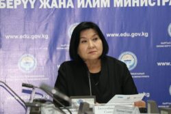 ЭКСПЕРТТЕР КЫРГЫЗСТАНДА КӨП ТИЛДҮҮ БИЛИМ БЕРҮҮНҮ КОЛДООНУ ТАЛКУУЛАШТЫ