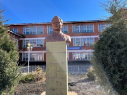 УЛАНБЕК МАМБЕТАКУНОВ АЛАЙ РАЙОНУНДАГЫ ИНТЕРНАТТАГЫ БАЛДАРДЫН ЖАШОО ШАРТЫ МЕНЕН ТААНЫШТЫ