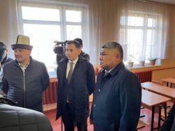 УЛАНБЕК МАМБЕТАКУНОВ АЛАЙ РАЙОНУНДАГЫ ИНТЕРНАТТАГЫ БАЛДАРДЫН ЖАШОО ШАРТЫ МЕНЕН ТААНЫШТЫ