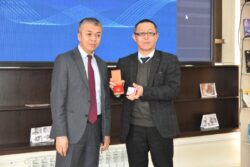 БИЛИМ БЕРҮҮ ЖАНА ИЛИМ МИНИСТРЛИГИ ИЛИМДИН МЫКТЫЛАРЫН СЫЙЛАДЫ