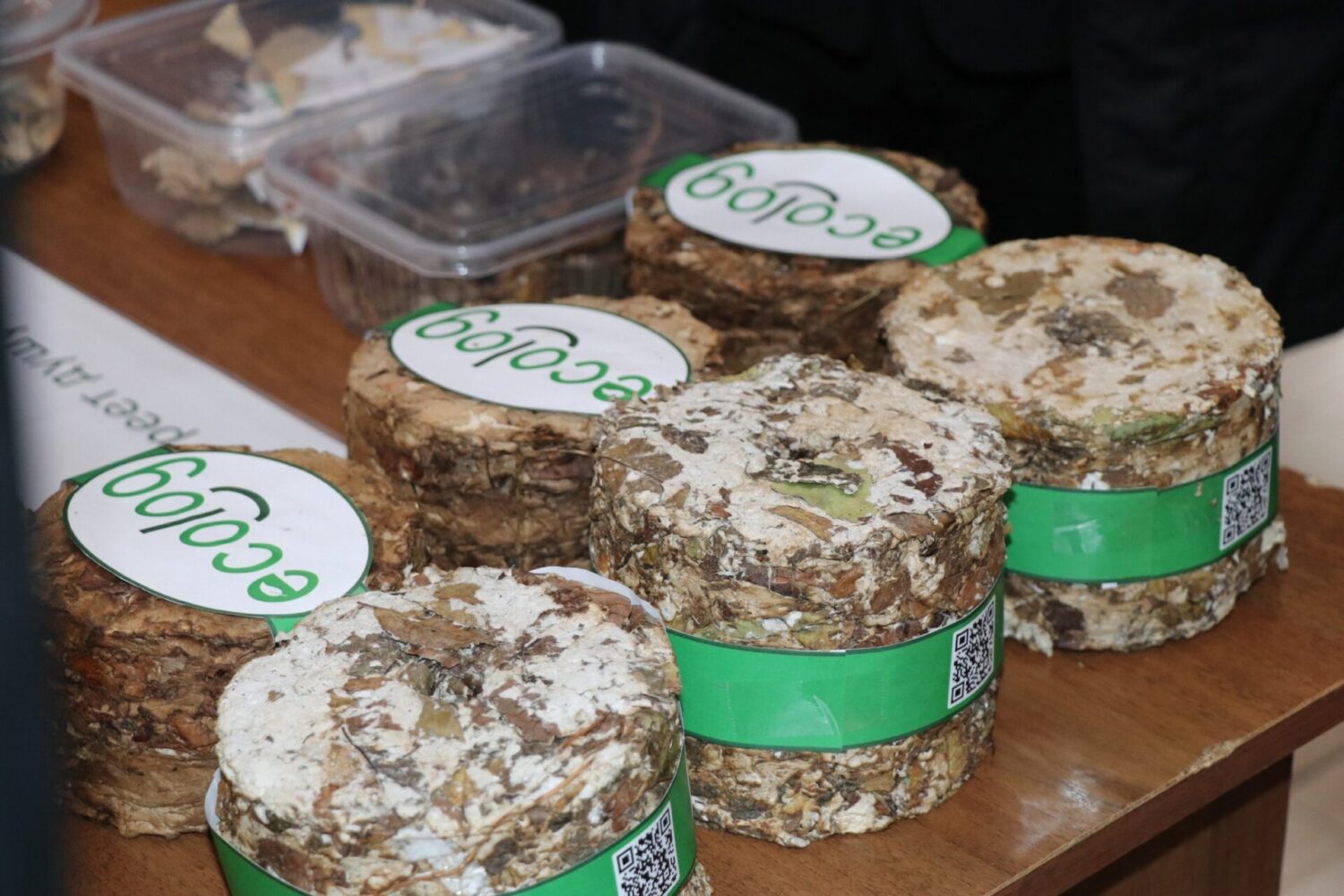 БИЛИМ БЕРҮҮ ЖАНА ИЛИМ МИНИСТРЛИГИ ИЛИМДИН МЫКТЫЛАРЫН СЫЙЛАДЫ