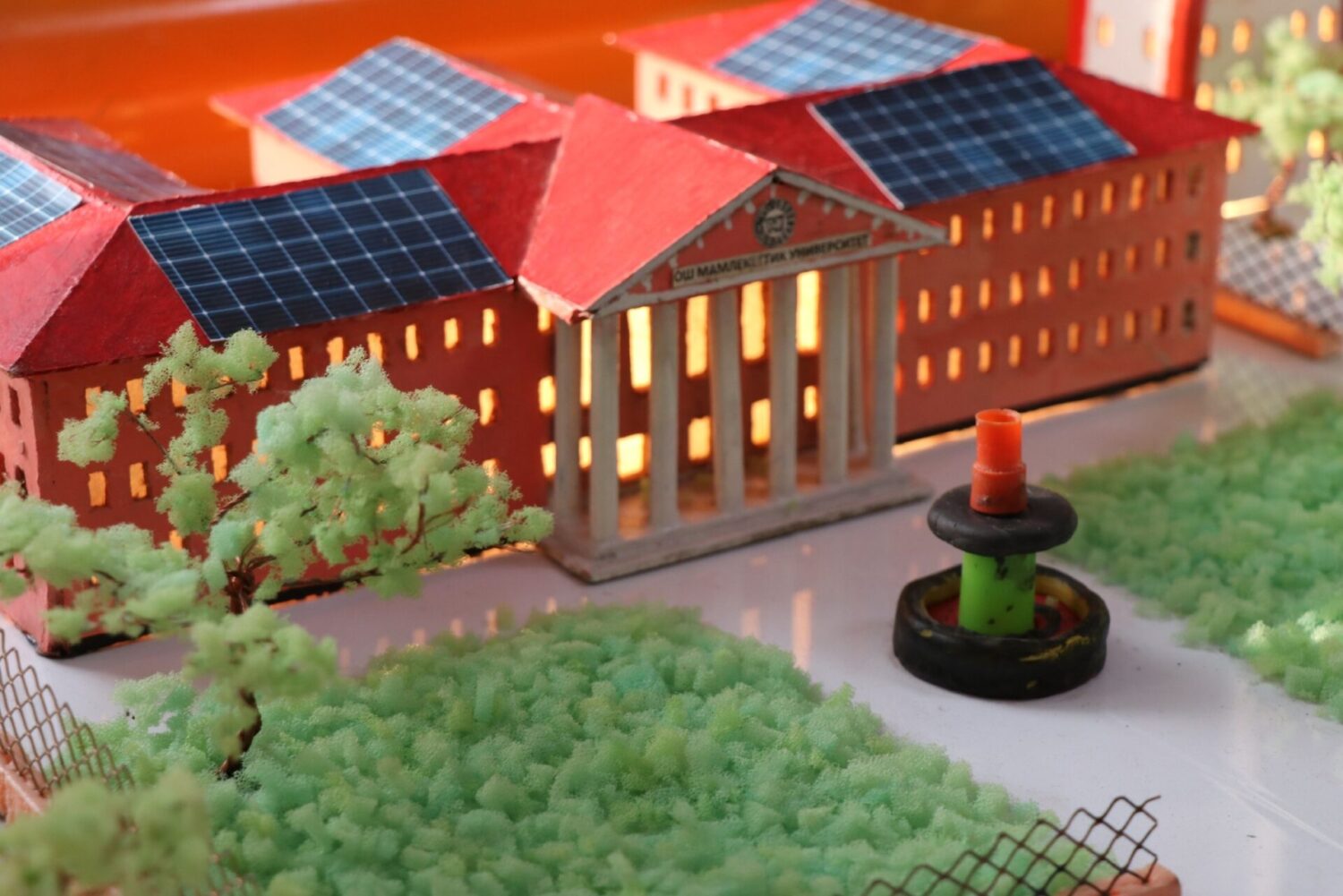 БИЛИМ БЕРҮҮ ЖАНА ИЛИМ МИНИСТРЛИГИ ИЛИМДИН МЫКТЫЛАРЫН СЫЙЛАДЫ