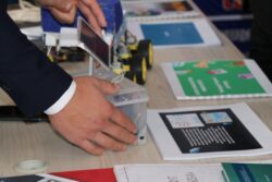 БИЛИМ БЕРҮҮ ЖАНА ИЛИМ МИНИСТРЛИГИ ИЛИМДИН МЫКТЫЛАРЫН СЫЙЛАДЫ