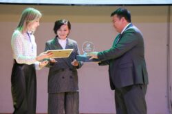 “МЕН ЖАНА МЕНИН КИТЕПКАНАМ” СЫНАГЫНЫН ЖЕҢҮҮЧҮЛӨРҮ СЫЙЛАНДЫ