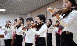 ПРЕЗИДЕНТ САДЫР ЖАПАРОВ БИШКЕК ШААРЫНДАГЫ “ТУНГУЧ” КИЧИРАЙОНУНДА ЖАҢЫ МЕКТЕПТИ АЧТЫ