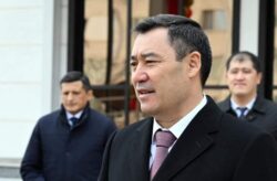 ПРЕЗИДЕНТ САДЫР ЖАПАРОВ БИШКЕК ШААРЫНДАГЫ “ТУНГУЧ” КИЧИРАЙОНУНДА ЖАҢЫ МЕКТЕПТИ АЧТЫ