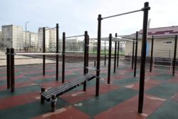 ПРЕЗИДЕНТ САДЫР ЖАПАРОВ БИШКЕК ШААРЫНДАГЫ “ТУНГУЧ” КИЧИРАЙОНУНДА ЖАҢЫ МЕКТЕПТИ АЧТЫ