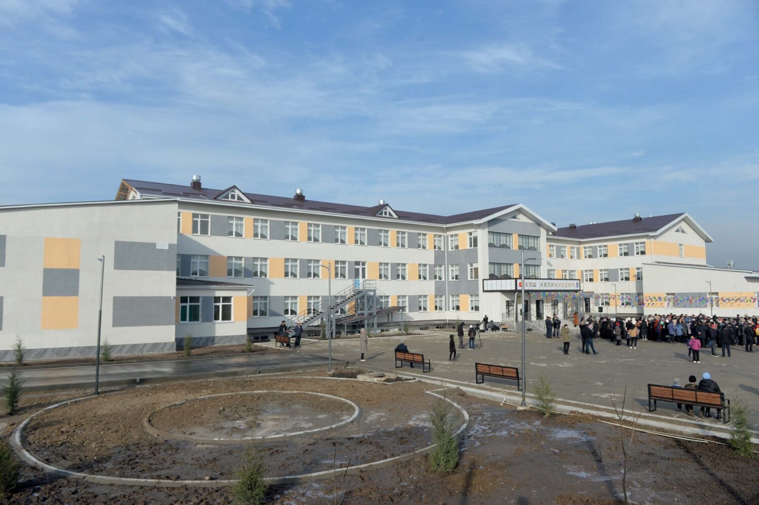 АК-ОРДО ЖАҢЫ КОНУШУНДАГЫ №102 МЕКТЕП АЧЫЛДЫ