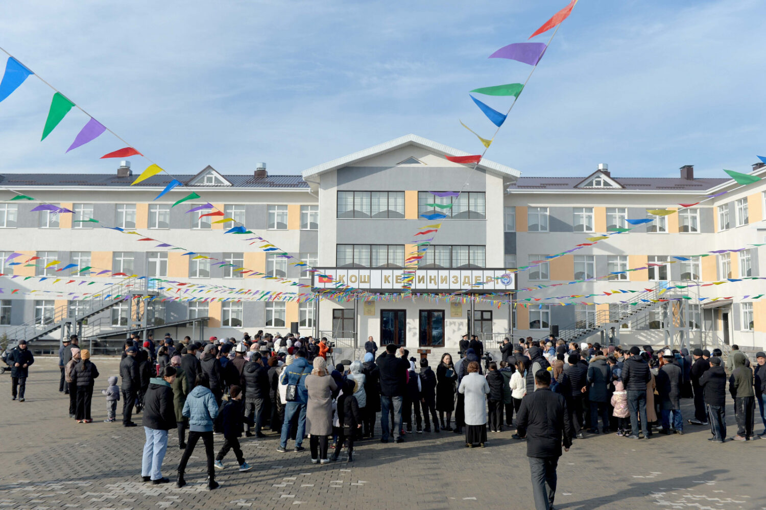 АК-ОРДО ЖАҢЫ КОНУШУНДАГЫ №102 МЕКТЕП АЧЫЛДЫ