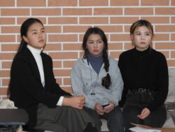 СТУДЕНТТЕР САНАРИП ТУРИСТТИК ПЛАТФОРМАЛАРДА ИШТЕГЕНДИ ҮЙРӨНҮШТҮ