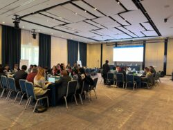 МИНИСТРЛИК ӨНӨКТӨШТӨР МЕНЕН БИЛИМ БЕРҮҮНҮ ТРАНСФОРМАЦИЯЛОО ҮЧҮН ЧЕЧИМДЕРДИ ТАЛКУЛООДО