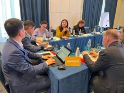 МИНИСТРЛИК ӨНӨКТӨШТӨР МЕНЕН БИЛИМ БЕРҮҮНҮ ТРАНСФОРМАЦИЯЛОО ҮЧҮН ЧЕЧИМДЕРДИ ТАЛКУЛООДО