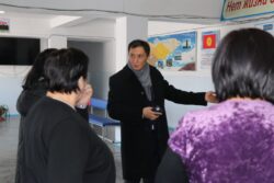 МИНИСТР УЛАНБЕК МАМБЕТАКУНОВ ПОСЕТИЛ ШКОЛУ ЫСЫК-АТИНСКОГО РАЙОНА