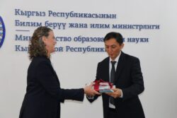 БОЛЕЕ 400 ШКОЛ И 100 БИБЛИОТЕК ПОЛУЧАТ 272 ТЫСЯЧИ ДЕТСКИХ КНИГ