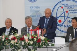 “КЫРГЫЗ ЖАЗУУЧУЛАРЫ ЖАНА ЧЫҢГЫЗ АЙТМАТОВ”