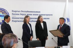 БОЛЕЕ 400 ШКОЛ И 100 БИБЛИОТЕК ПОЛУЧАТ 272 ТЫСЯЧИ ДЕТСКИХ КНИГ