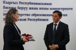 БОЛЕЕ 400 ШКОЛ И 100 БИБЛИОТЕК ПОЛУЧАТ 272 ТЫСЯЧИ ДЕТСКИХ КНИГ