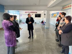 МИНИСТР УЛАНБЕК МАМБЕТАКУНОВ ПОСЕТИЛ ШКОЛУ ЫСЫК-АТИНСКОГО РАЙОНА