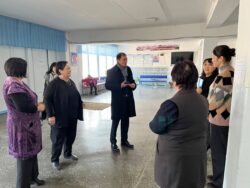 МИНИСТР УЛАНБЕК МАМБЕТАКУНОВ ПОСЕТИЛ ШКОЛУ ЫСЫК-АТИНСКОГО РАЙОНА