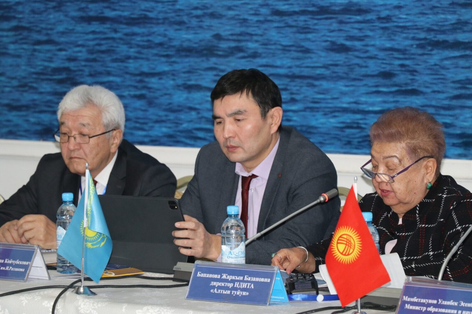 КМШ АДИСТЕРИ БИЛИМ БЕРҮҮНҮ МОДЕРНИЗАЦИЯЛООНУ ТАЛКУУЛООДО