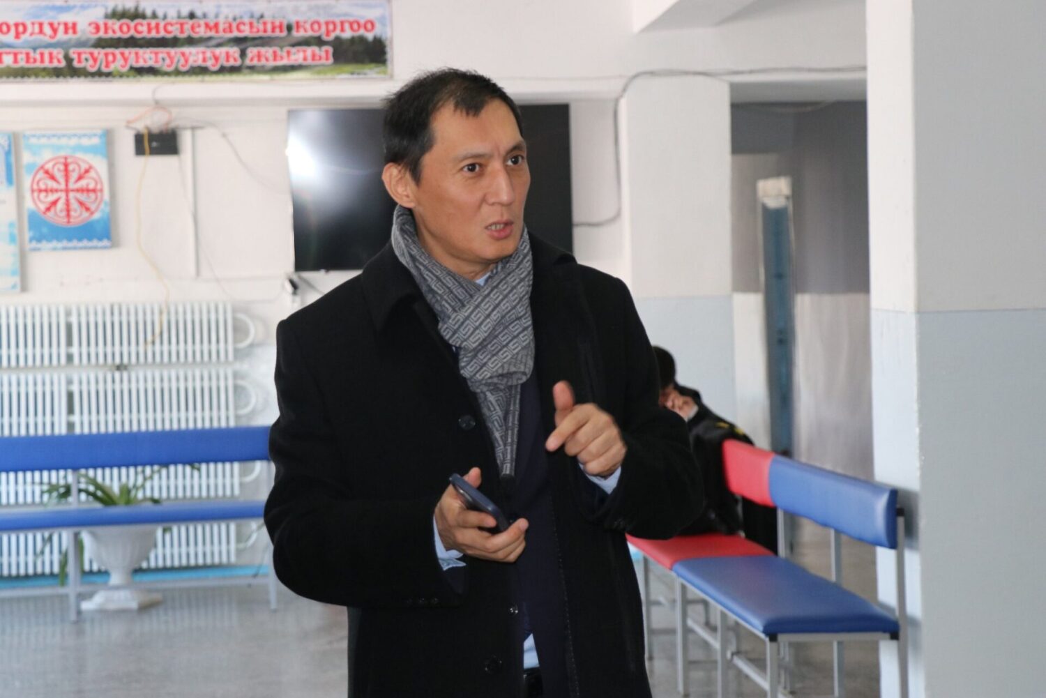 МИНИСТР УЛАНБЕК МАМБЕТАКУНОВ ПОСЕТИЛ ШКОЛУ ЫСЫК-АТИНСКОГО РАЙОНА