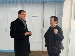 МИНИСТР УЛАНБЕК МАМБЕТАКУНОВ ПОСЕТИЛ ШКОЛУ ЫСЫК-АТИНСКОГО РАЙОНА