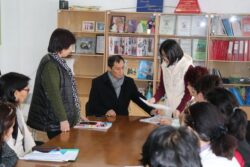 УЛАНБЕК МАМБЕТАКУНОВ ПОСЕТИЛ ШКОЛУ-КОМПЛЕКС «БИЛИМ-ОРДО»