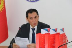 МИНИСТР УЛАНБЕК МАМБЕТАКУНОВ ЖАШТАР МЕНЕН ЖОЛУГУШТУ