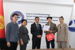 МИНИСТР УЛАНБЕК МАМБЕТАКУНОВ ЖАШТАР МЕНЕН ЖОЛУГУШТУ