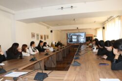 МИНИСТР УЛАНБЕК МАМБЕТАКУНОВ ЖАШТАР МЕНЕН ЖОЛУГУШТУ