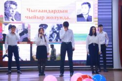 ОШТУДА УЛУТТУК АДАБИЯТ КҮНҮНӨ АРНАЛГАН ЖУМАЛЫК ЖЫЙЫНТЫКТАЛДЫ