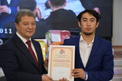 КЫРГЫЗ-ӨЗБЕК ЭЛ АРАЛЫК УНИВЕРСИТЕТИНДЕ ЖЫЛ МЫКТЫЛАРЫ СЫЙЛАНДЫ, ЖЫЛ МЫКТЫЛАРЫНА БИР АЙЛЫК МАЯНА КОТОРУЛАТ