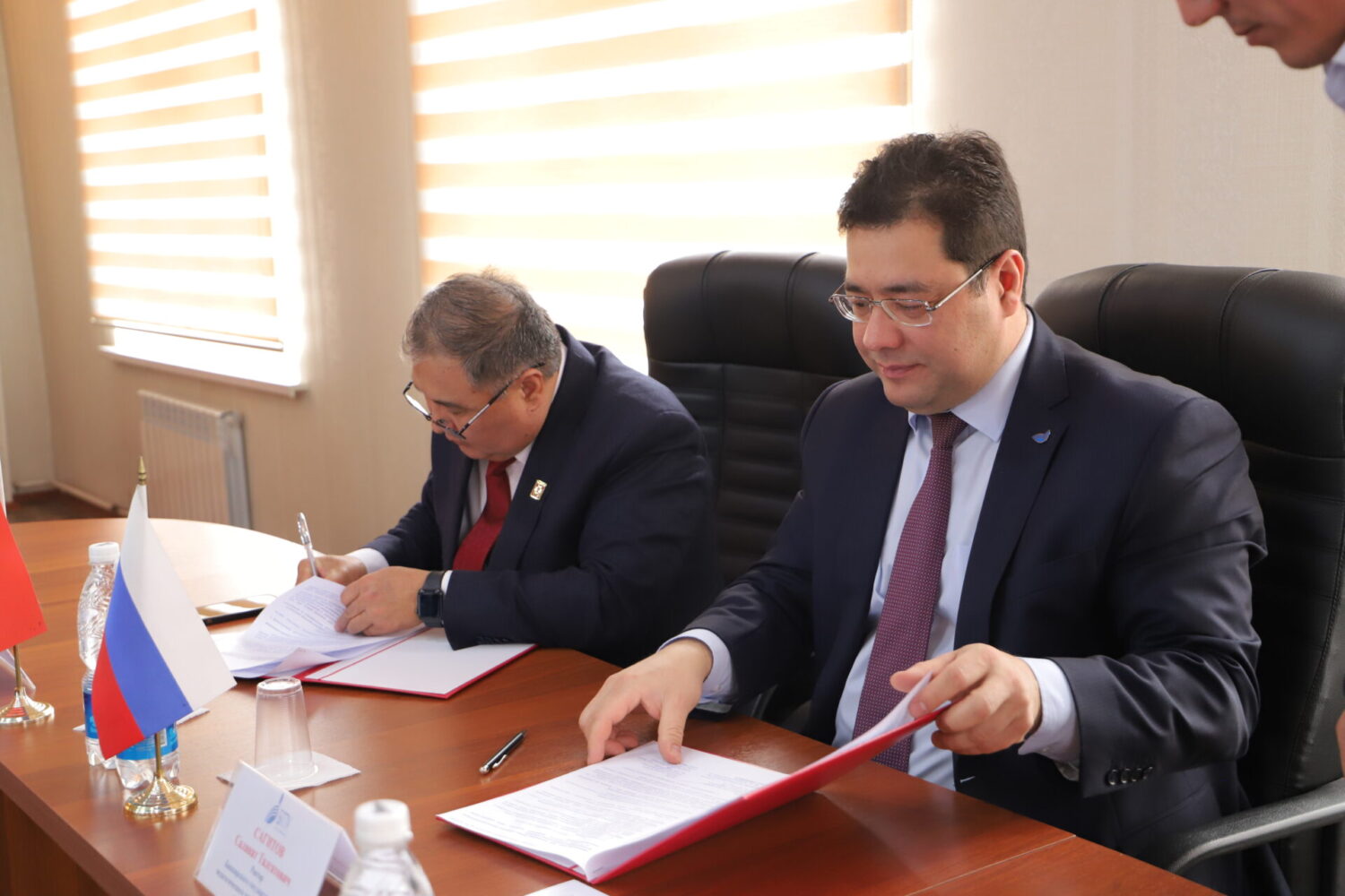 ОШМПУ МЕНЕН БГПУ ЖАҢЫ КЫЗМАТТАШУУГА КОЛ КОЙДУ