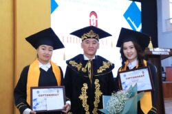 ОШМУНУН СТУДЕНТТЕРИ 1200 АКШ ДОЛЛАР ӨЛЧӨМҮНДӨ СТИПЕНДИЯ АЛДЫ