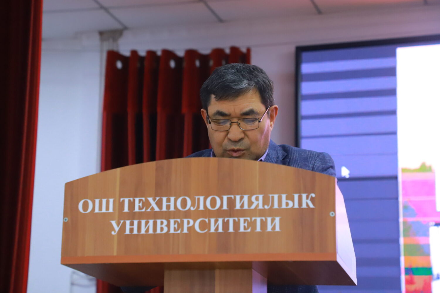 ОШТУДА УЛУТТУК АДАБИЯТ КҮНҮНӨ АРНАЛГАН ЖУМАЛЫК ЖЫЙЫНТЫКТАЛДЫ