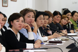 ПЕДАГОГДОР ТАРБИЯ ЖАНА ЗОМБУЛУКТУН АЛДЫН АЛУУ МАСЕЛЕЛЕРИН ТАЛКУУЛАШТЫ