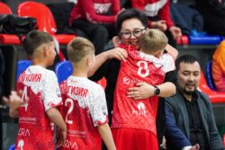 ПИТЕРДЕГИ МЕКЕНДЕШТЕР МЭЭРИМГЕ МУКТАЖ БАЛДАРГА КОЛ СУНДУ