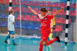 ПИТЕРДЕГИ МЕКЕНДЕШТЕР МЭЭРИМГЕ МУКТАЖ БАЛДАРГА КОЛ СУНДУ