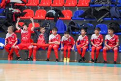 ПИТЕРДЕГИ МЕКЕНДЕШТЕР МЭЭРИМГЕ МУКТАЖ БАЛДАРГА КОЛ СУНДУ