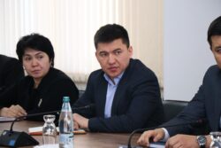 УЛАНБЕК УСЕКОВ БИЛИМ БЕРҮҮ ЖАНА ИЛИМ МИНИСТРИНИН БИРИНЧИ ОРУН БАСАРЫ БОЛУП ДАЙЫНДАЛДЫ