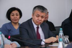 УЛАНБЕК УСЕКОВ БИЛИМ БЕРҮҮ ЖАНА ИЛИМ МИНИСТРИНИН БИРИНЧИ ОРУН БАСАРЫ БОЛУП ДАЙЫНДАЛДЫ