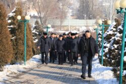 АКЫЛБЕК ЖАПАРОВ ОШМУНУН КЛИНИКАСЫ МЕНЕН ТААНЫШТЫ