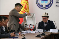 ЖАШ ОКУМУШТУУЛАРДЫН ЖОГОРКУ КЕҢЕШИНИН ТӨРАГАСЫН ШАЙЛОО ӨТТҮ